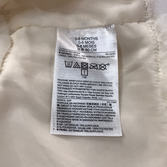 ✨Sold✨Baby Gap Faux Fur Cream Coloured Vest With Loop Buttons Size 0-6 Months - Picture 5 of 10